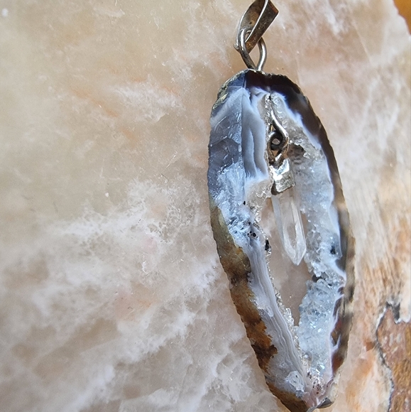Crystal Agate Goede Pendant - Picture 3 of 6